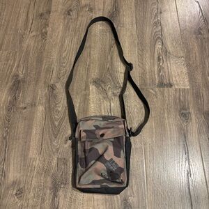 Columbia Zig Zag Camouflage Crossbody Bag LIKE NEW